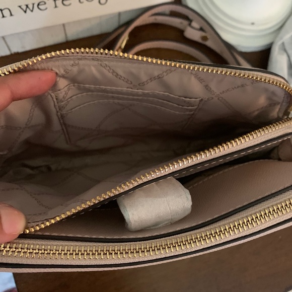 New Mk double zipper crossbody 💝 - Picture 7 of 10